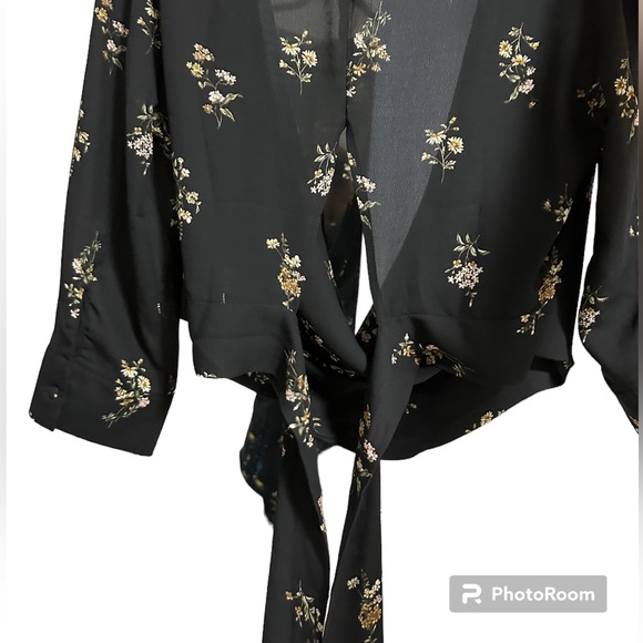 Black cover top! With little neutral colors. - Picture 2 of 5